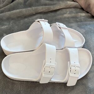 Shade & Shore White Textured Sandals